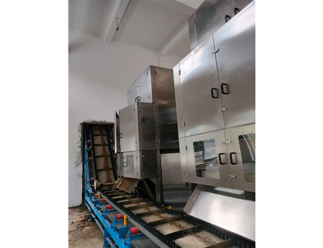 云南某污水處理廠訂購的2臺一體式污泥深度脫水機，已投入使用啦！